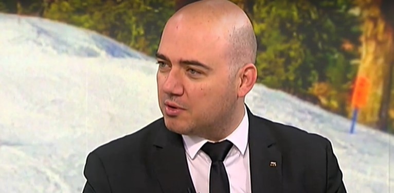 Министър Димитров: Чуждестранни инфлуенсъри ще рекламират туризма в България